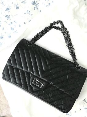 Chanel So Black 2.55 Reissue 225 Chevron Aged CalfskinBag Red Interior Auth Card